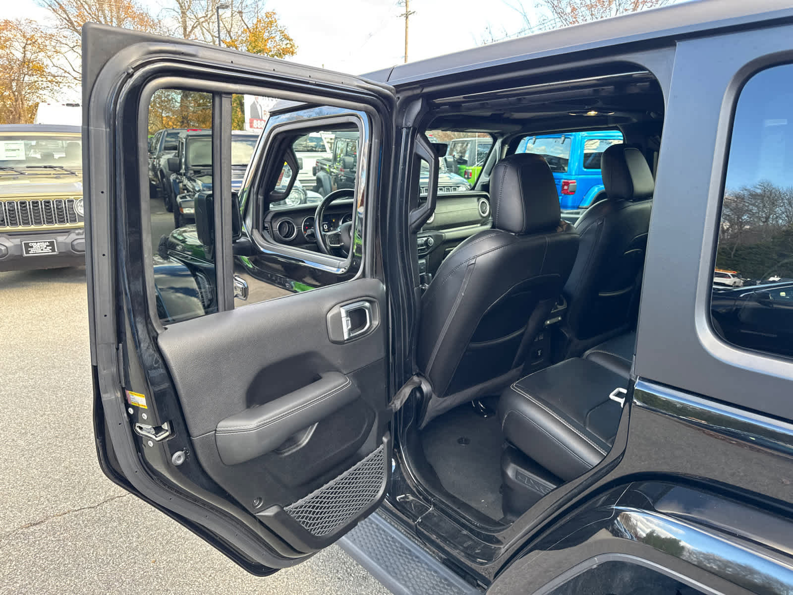 Used 2022 Jeep Wrangler Unlimited Sahara w/ Cold Weather Group image 29