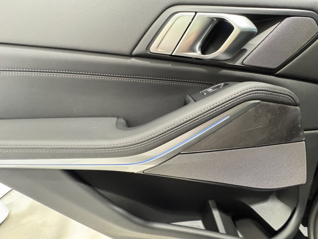 Used 2026 BMW X5 xDrive50e w/ Climate Comfort Package image 17