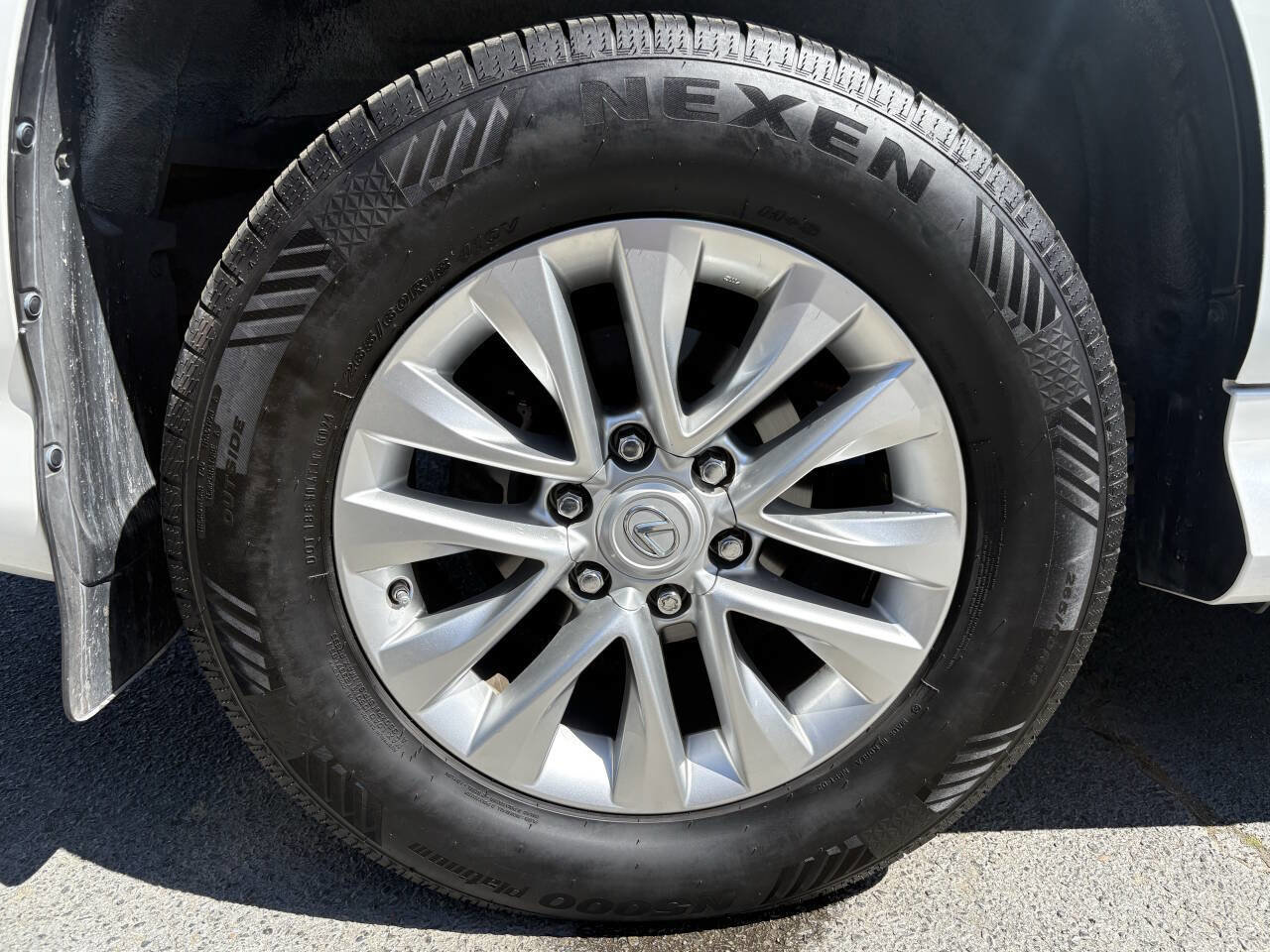 Used 2015 Lexus GX 460 w/ Premium Package image 22