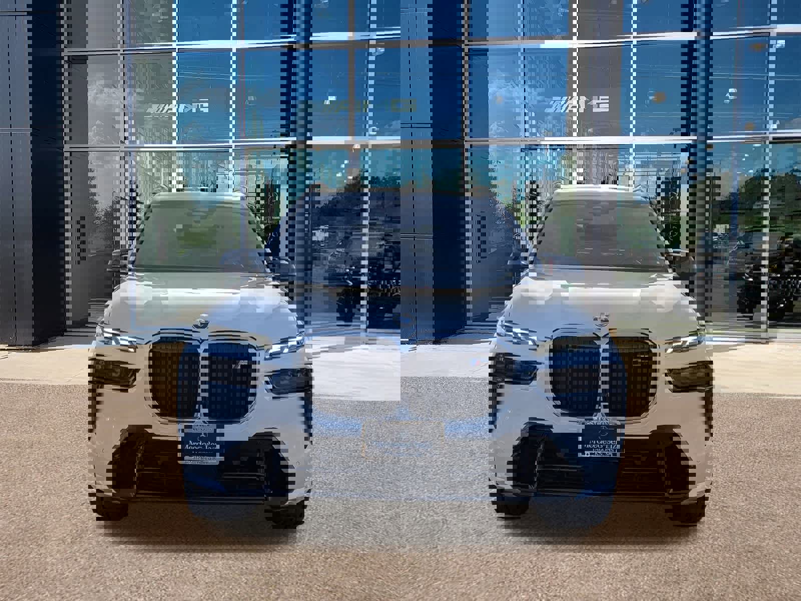 Used 2024 BMW X7 M60i w/ Executive Package image 2