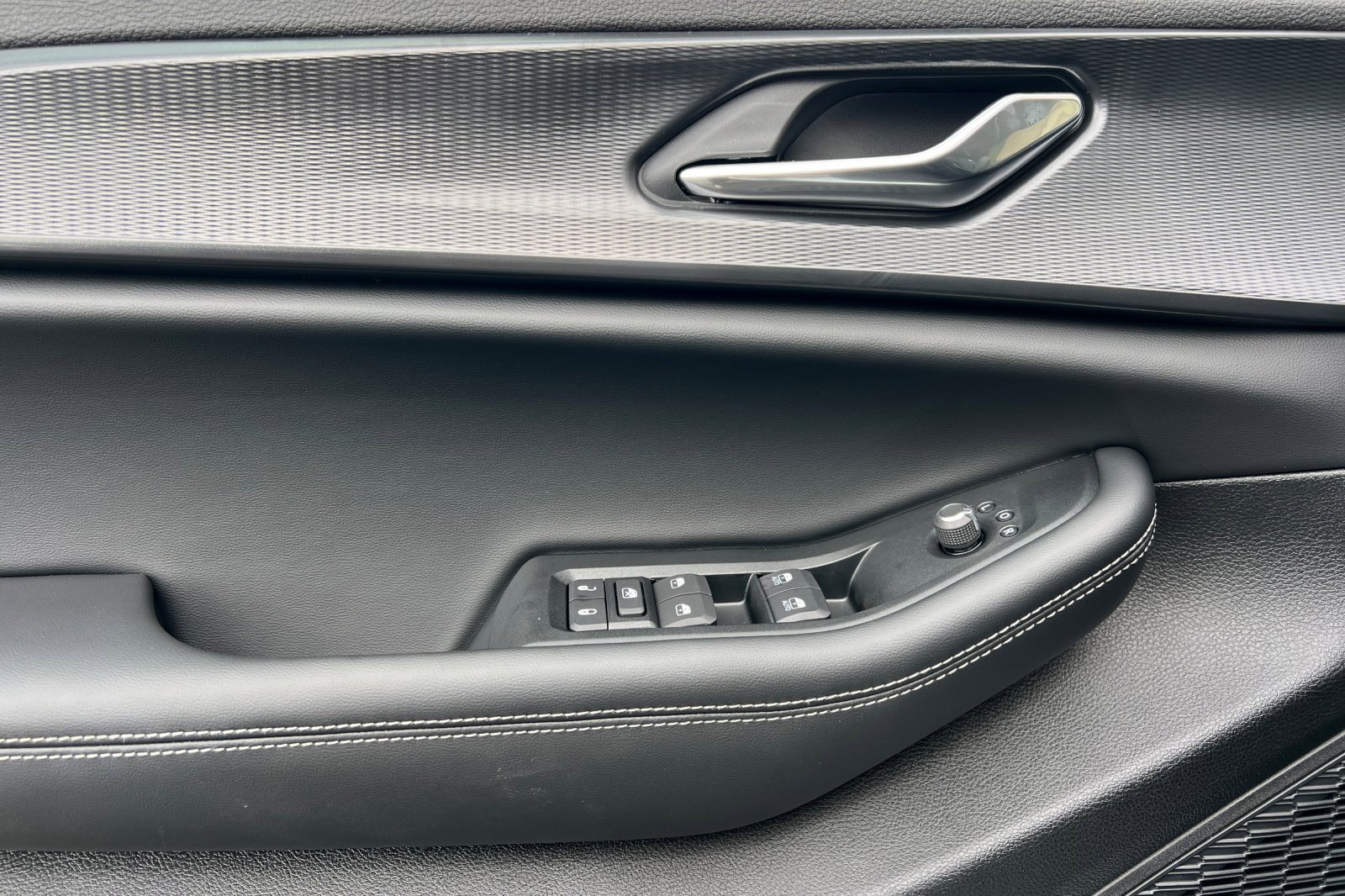 New 2025 Jeep Grand Cherokee Altitude image 11