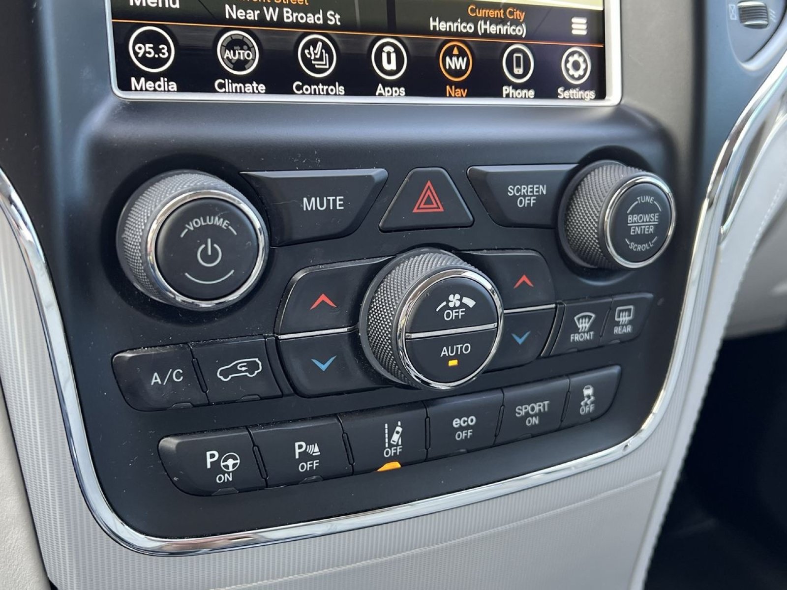 Used 2018 Jeep Grand Cherokee Summit AWD/4WD image 18