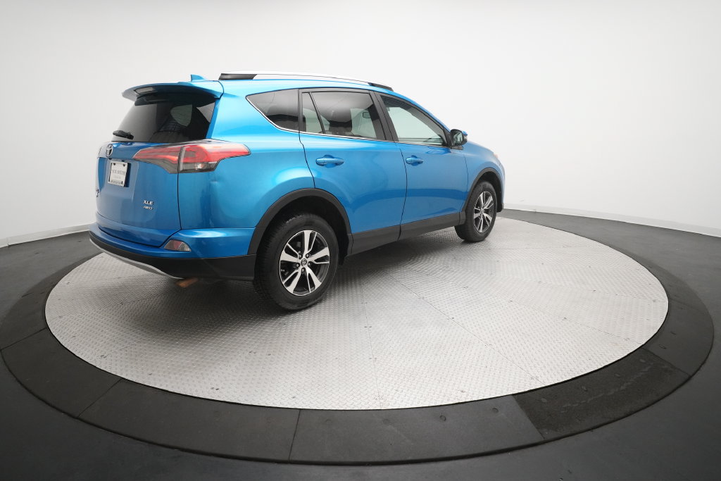 Used 2018 Toyota RAV4 XLE w/ Plus Extra Value Package AWD/4WD image 34