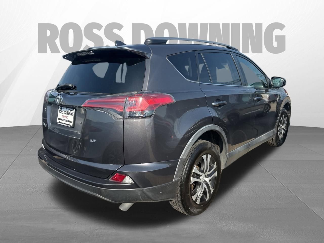 Used 2017 Toyota RAV4 LE FWD image 4