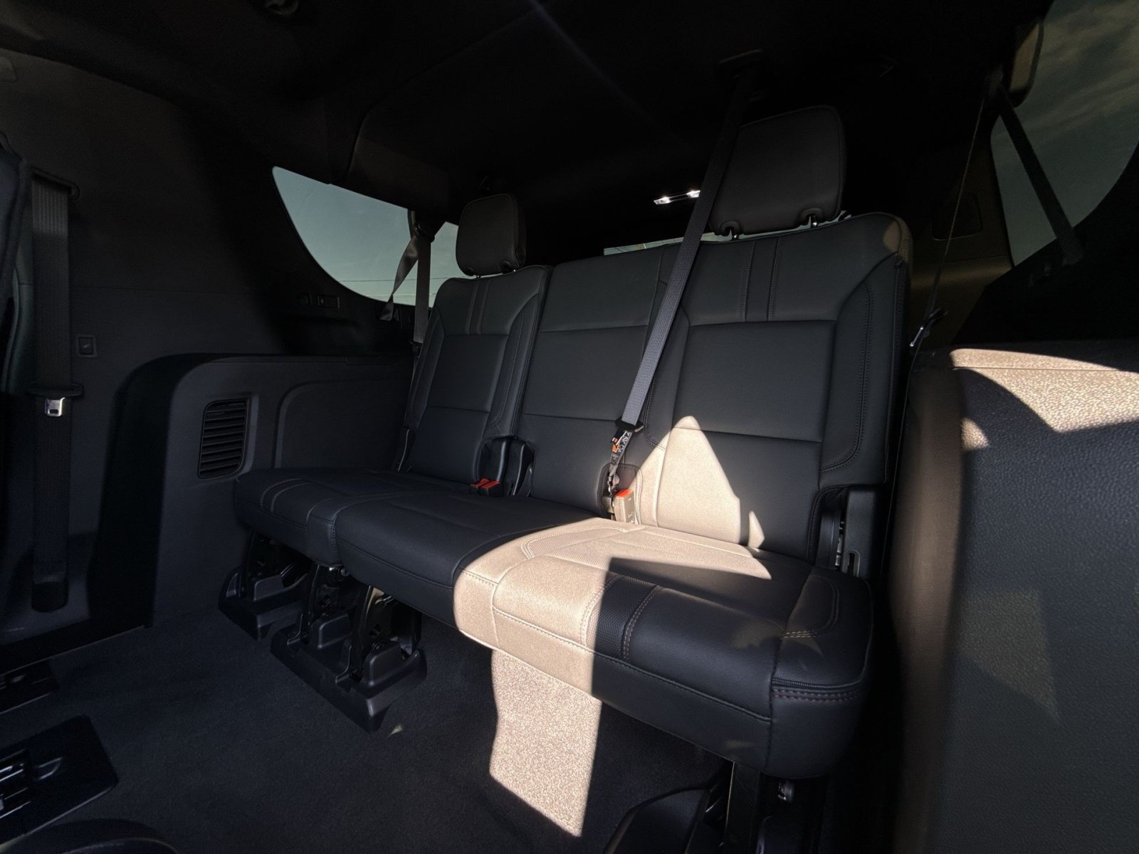 Used 2026 Chevrolet Suburban RST w/ Comfort Package RWD image 26
