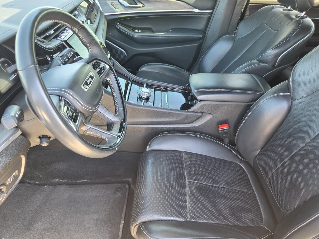 Used 2023 Jeep Grand Cherokee L Overland w/ Advanced Protech Group III AWD/4WD image 11