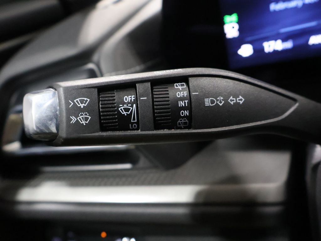 Used 2024 Chevrolet Traverse LT image 38