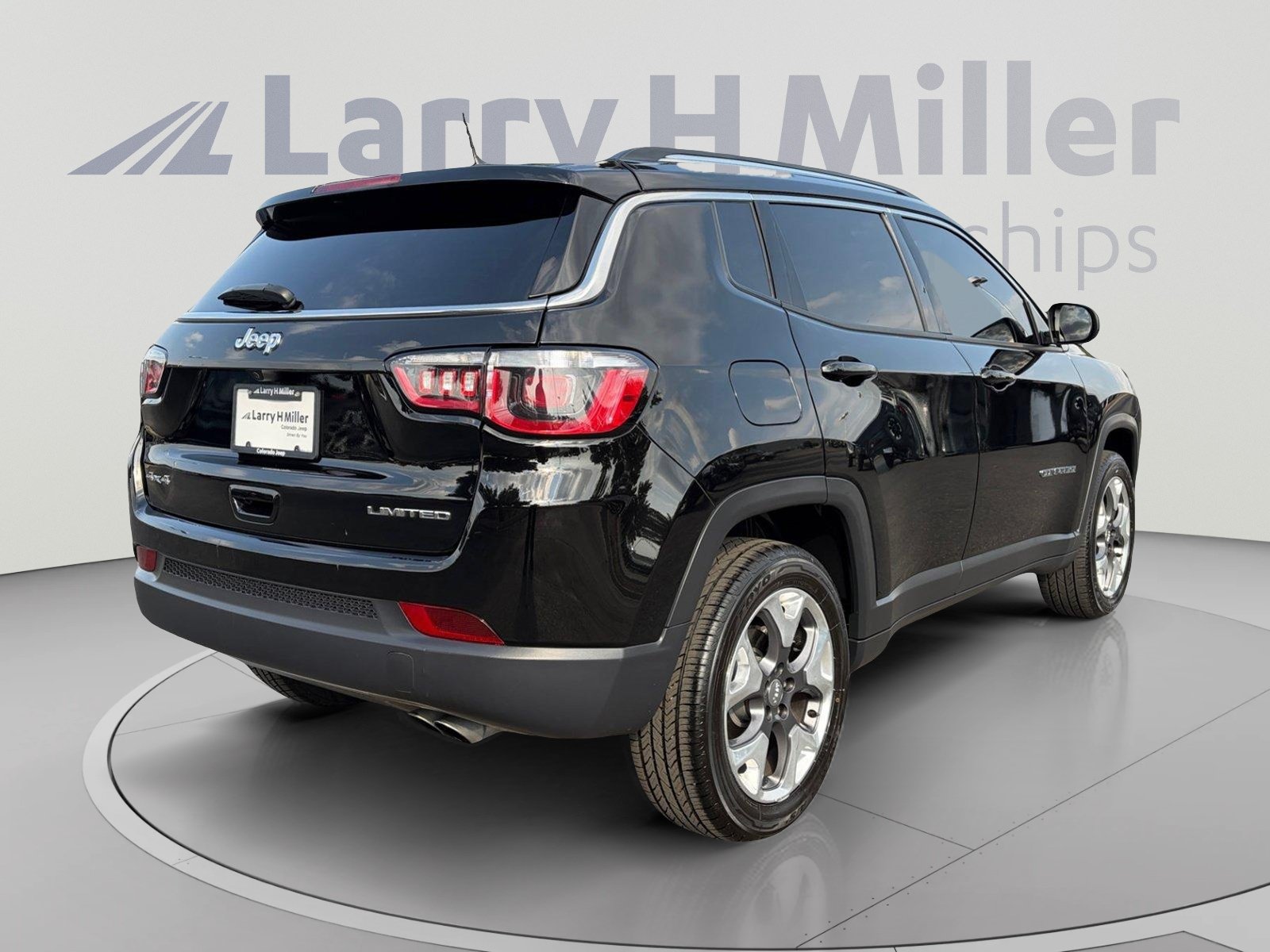 Used 2018 Jeep Compass Limited AWD/4WD image 5