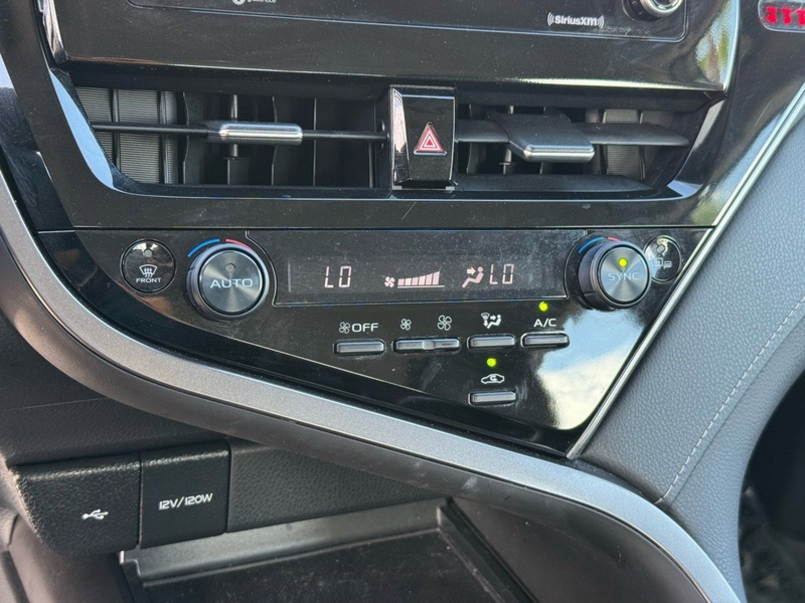 Used 2024 Toyota Camry SE image 33