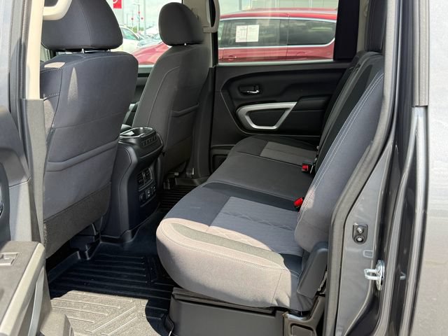 Used 2024 Nissan Titan SV w/ SV Convenience Package RWD image 12