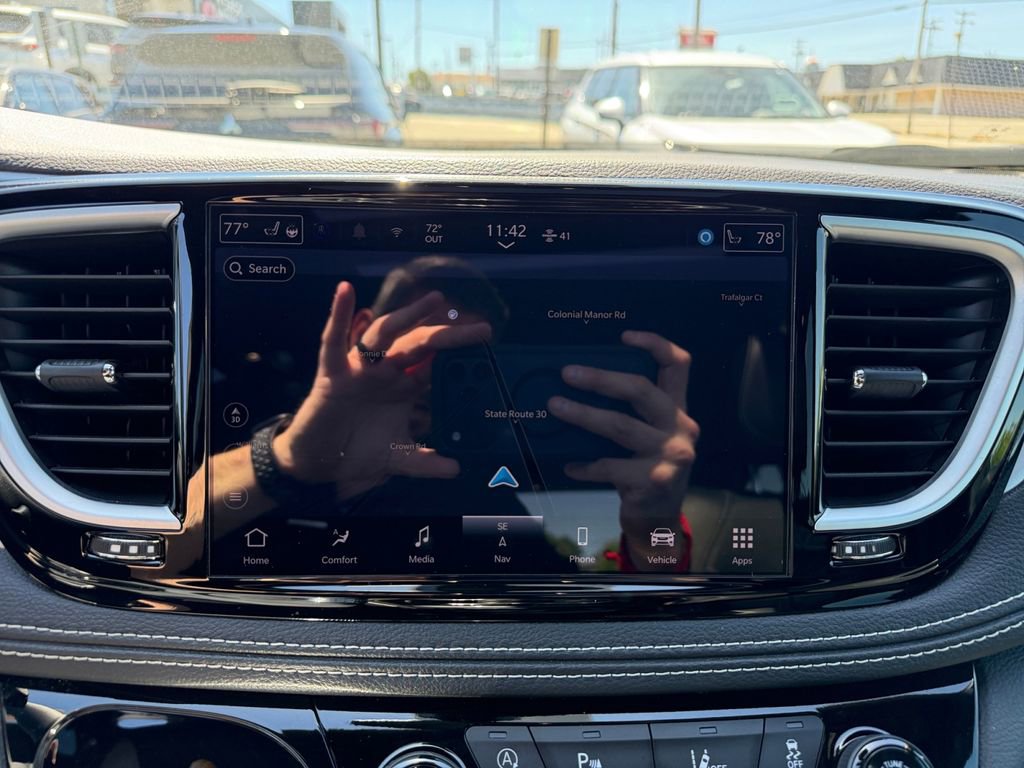 Used 2025 Chrysler Pacifica Limited FWD image 19
