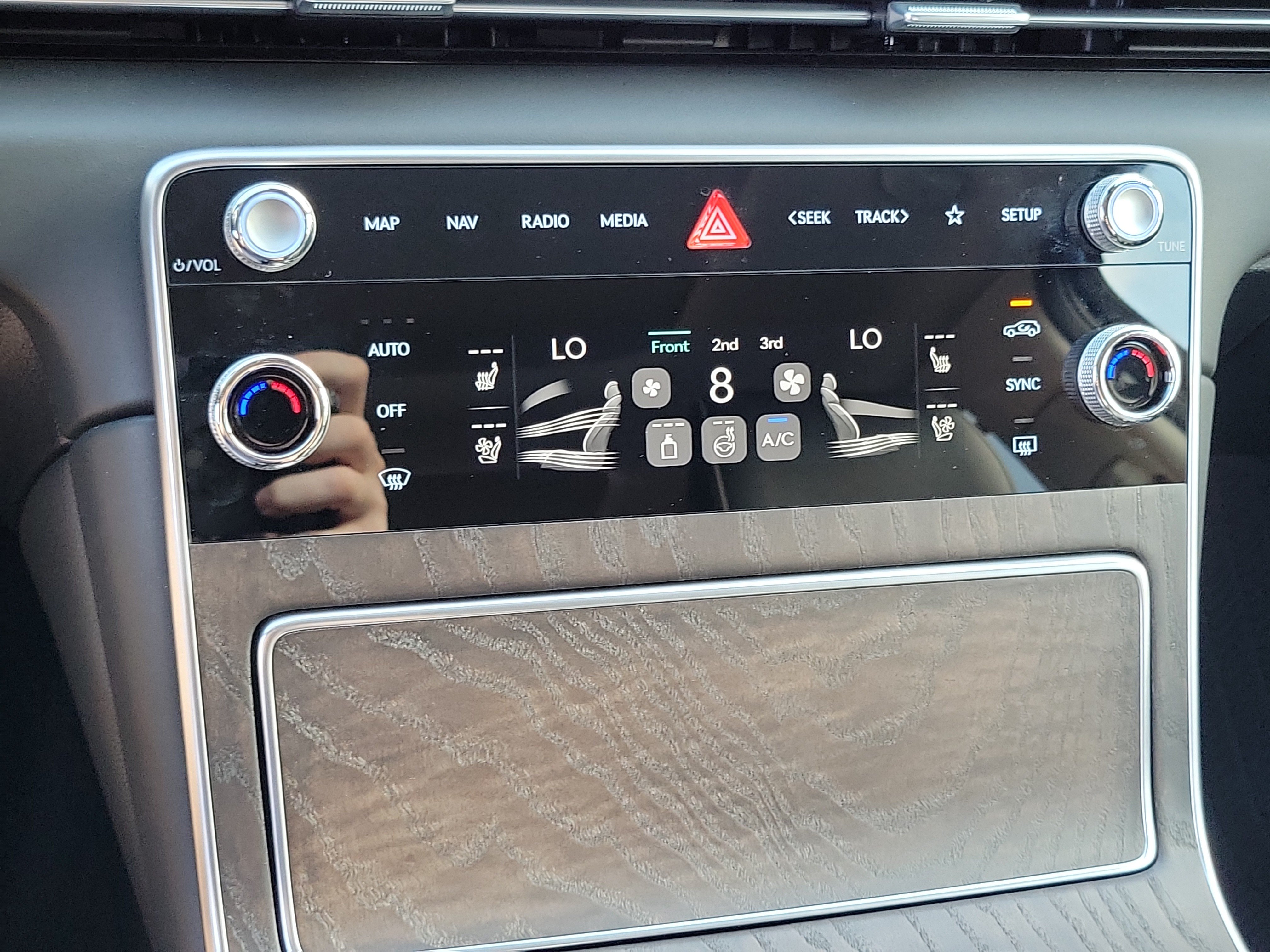 Certified 2026 Genesis GV80 2.5T Prestige AWD/4WD image 17