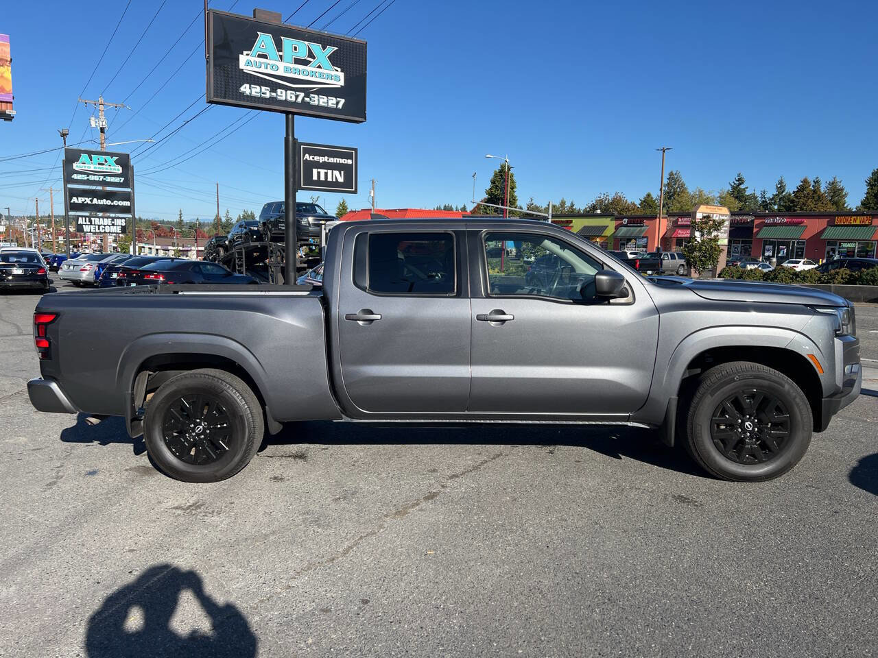 Used 2023 Nissan Frontier SV w/ Technology Package image 9