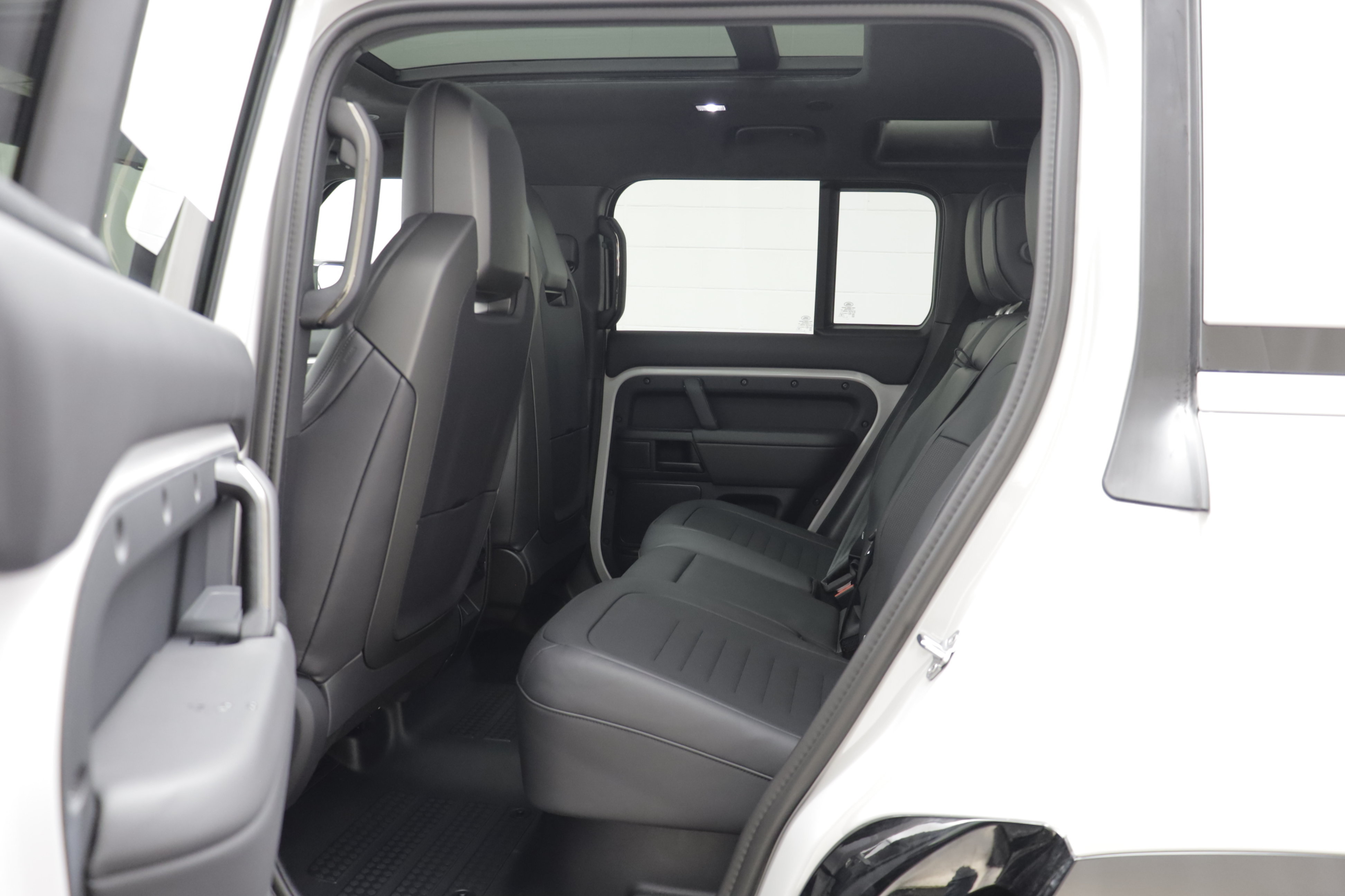 New 2026 Land Rover Defender 110 OCTA AWD/4WD image 18