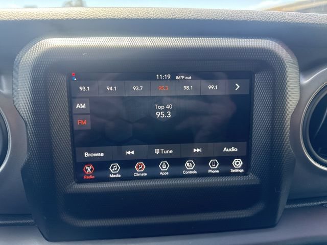 Certified 2022 Jeep Wrangler Sport AWD/4WD image 17