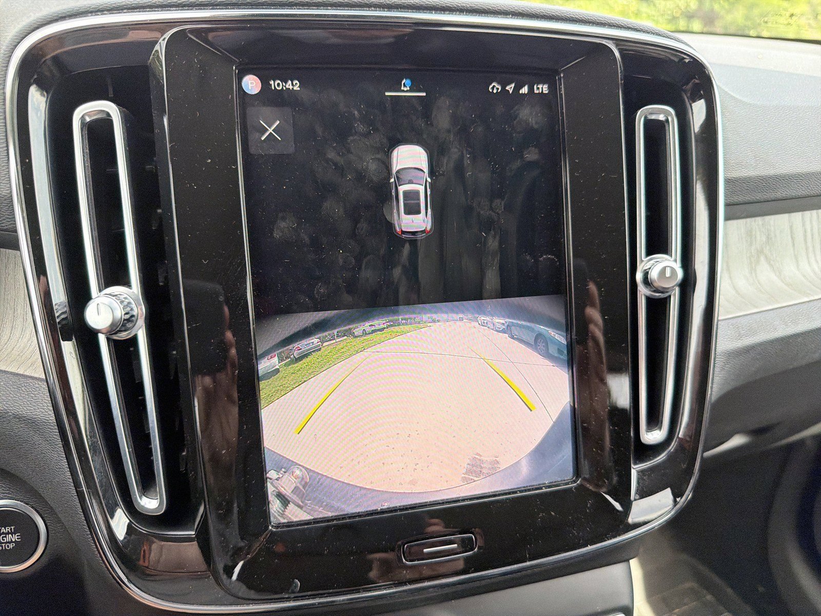Used 2023 Volvo XC40 B4 Core w/ Convenience Package FWD image 25