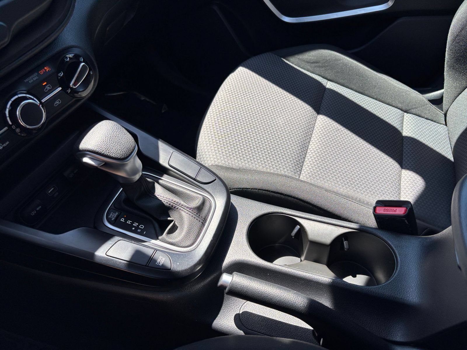 Used 2025 Kia Soul LX w/ LX Technology Package FWD image 40
