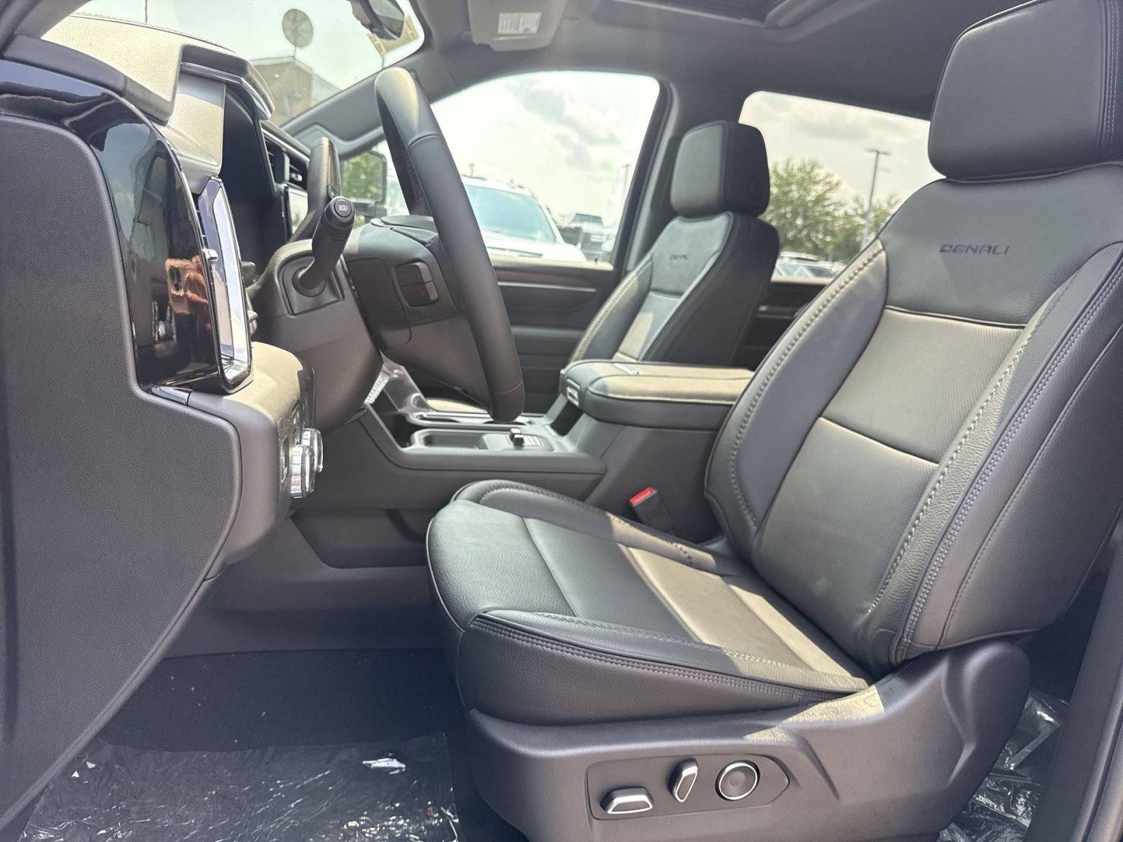 New 2026 GMC Sierra 3500 Denali w/ Denali Reserve Package AWD/4WD image 11