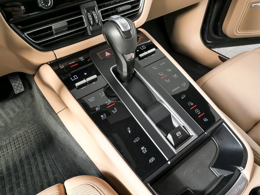 Certified 2025 Porsche Macan GTS image 18