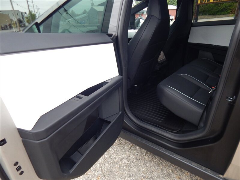 Used 2024 Tesla Cybertruck AWD Crew Cab image 19