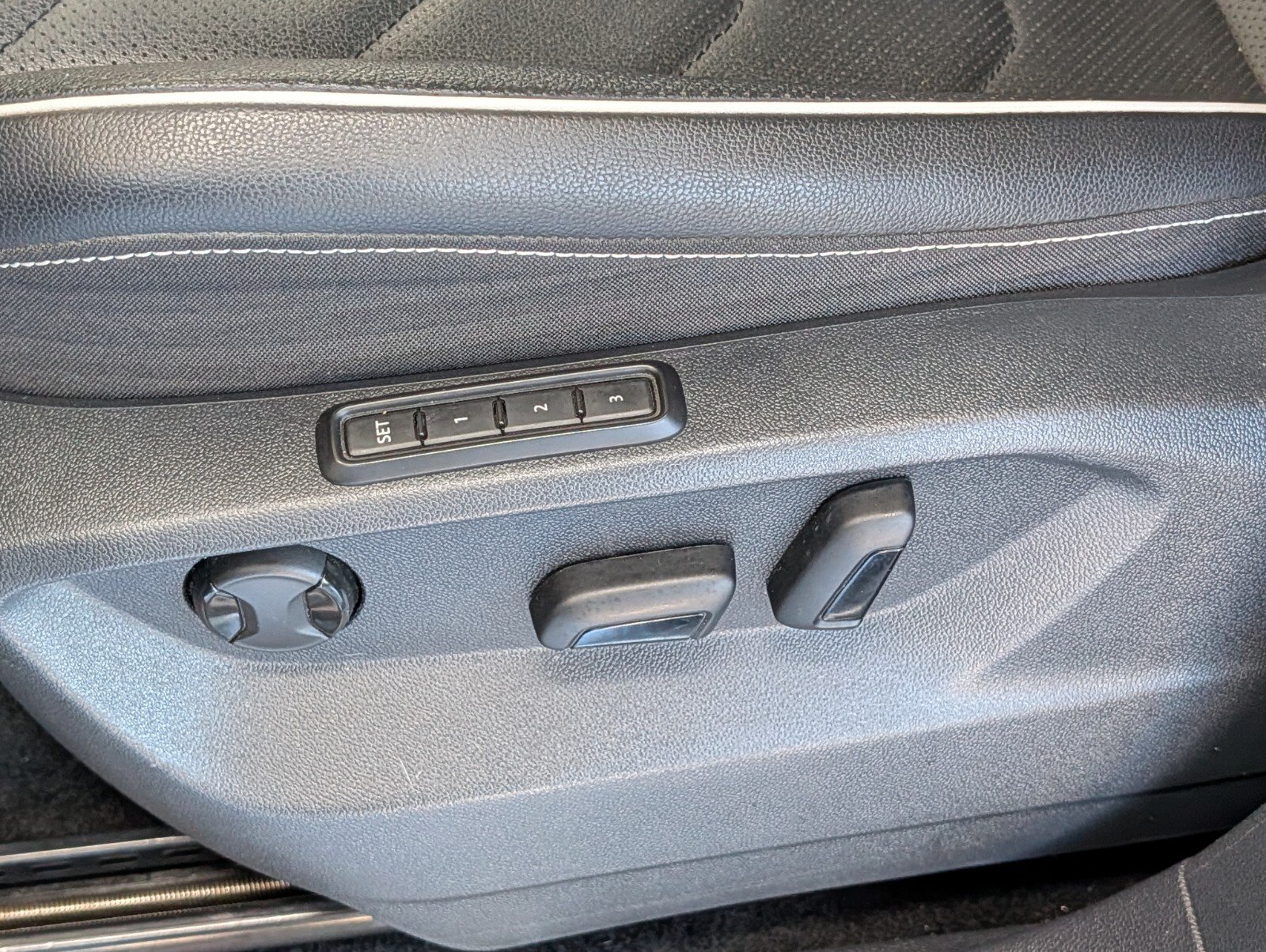 Used 2024 Volkswagen Tiguan SEL R-Line w/ MDO Package, Two-Row AWD/4WD image 12