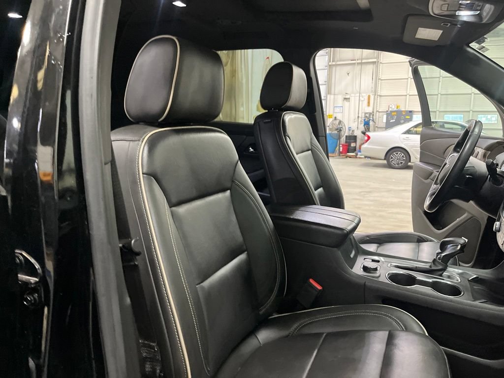 Used 2023 Chevrolet Traverse Premier w/ Redline Edition FWD image 39