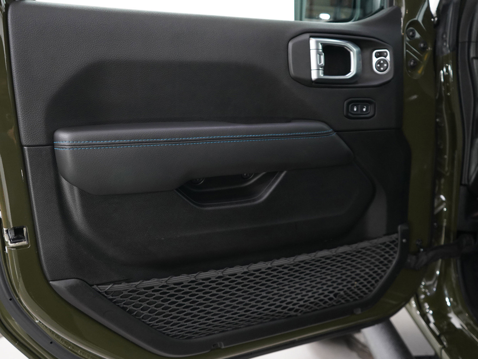 Used 2023 Jeep Wrangler Unlimited Rubicon 4xe w/ Steel Bumper Group image 22