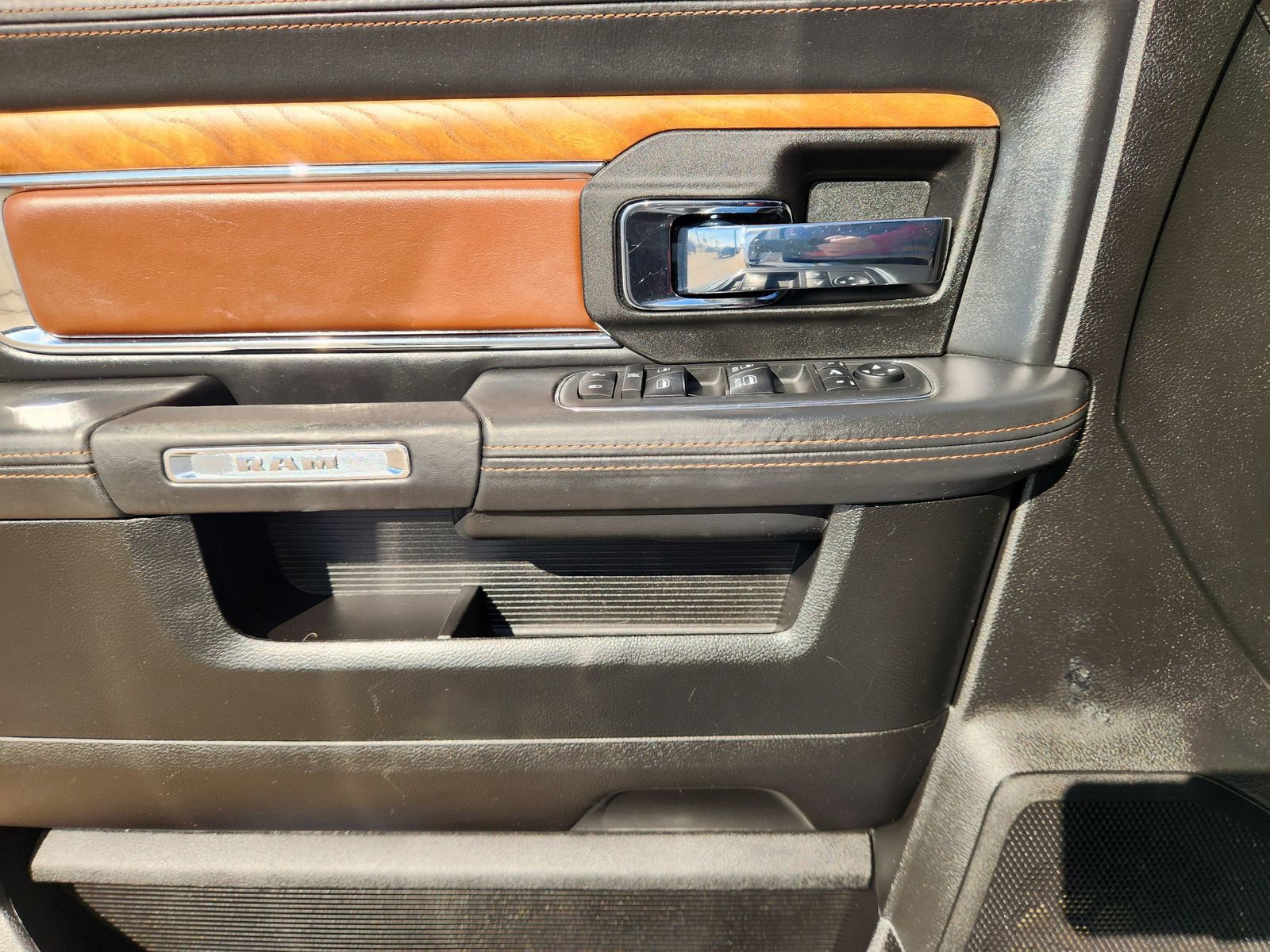 Used 2018 RAM 3500 Laramie Longhorn image 24