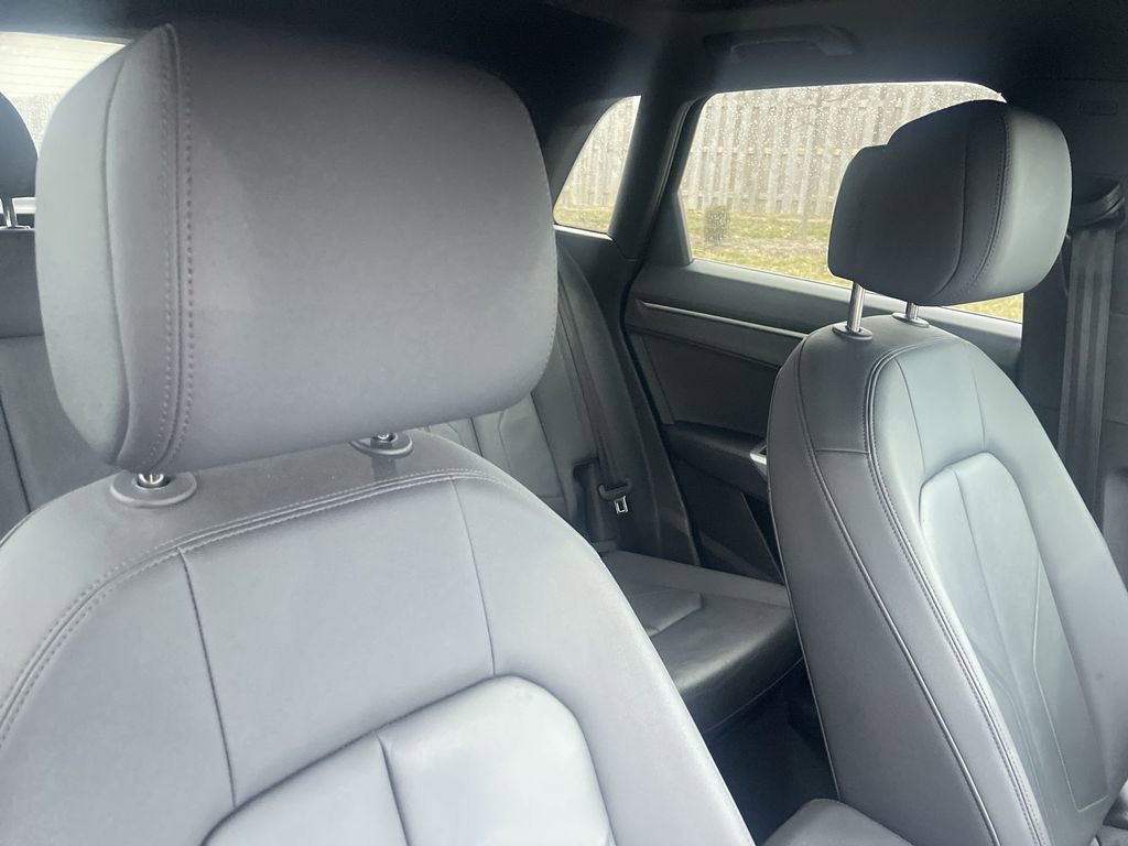 Used 2025 Audi Q3 2.0T Premium image 39