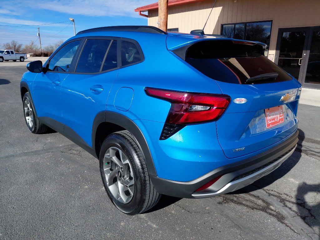 Used 2025 Chevrolet Trax LT image 8