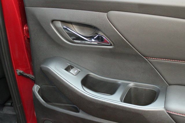 Used 2024 Chevrolet Traverse RS image 13