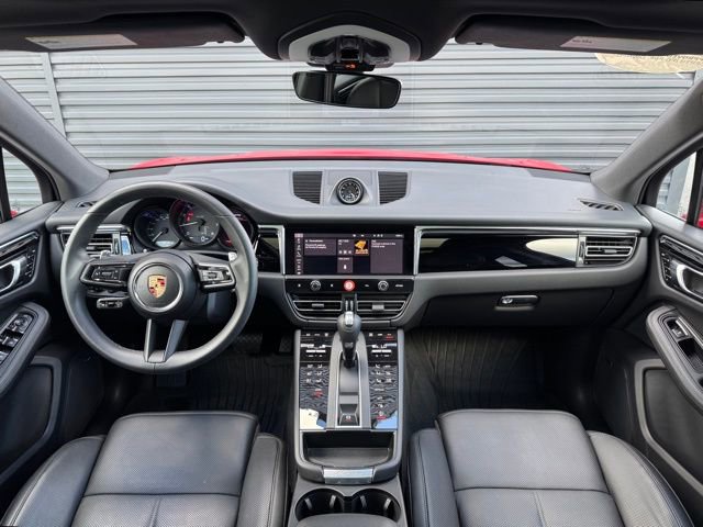 Certified 2025 Porsche Macan image 17