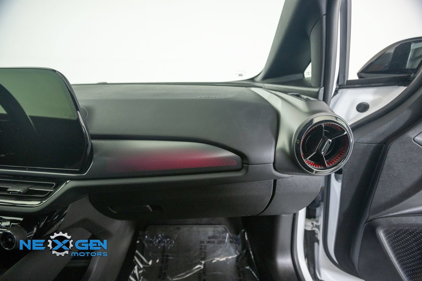 Used 2024 Chevrolet Equinox EV RS FWD image 42