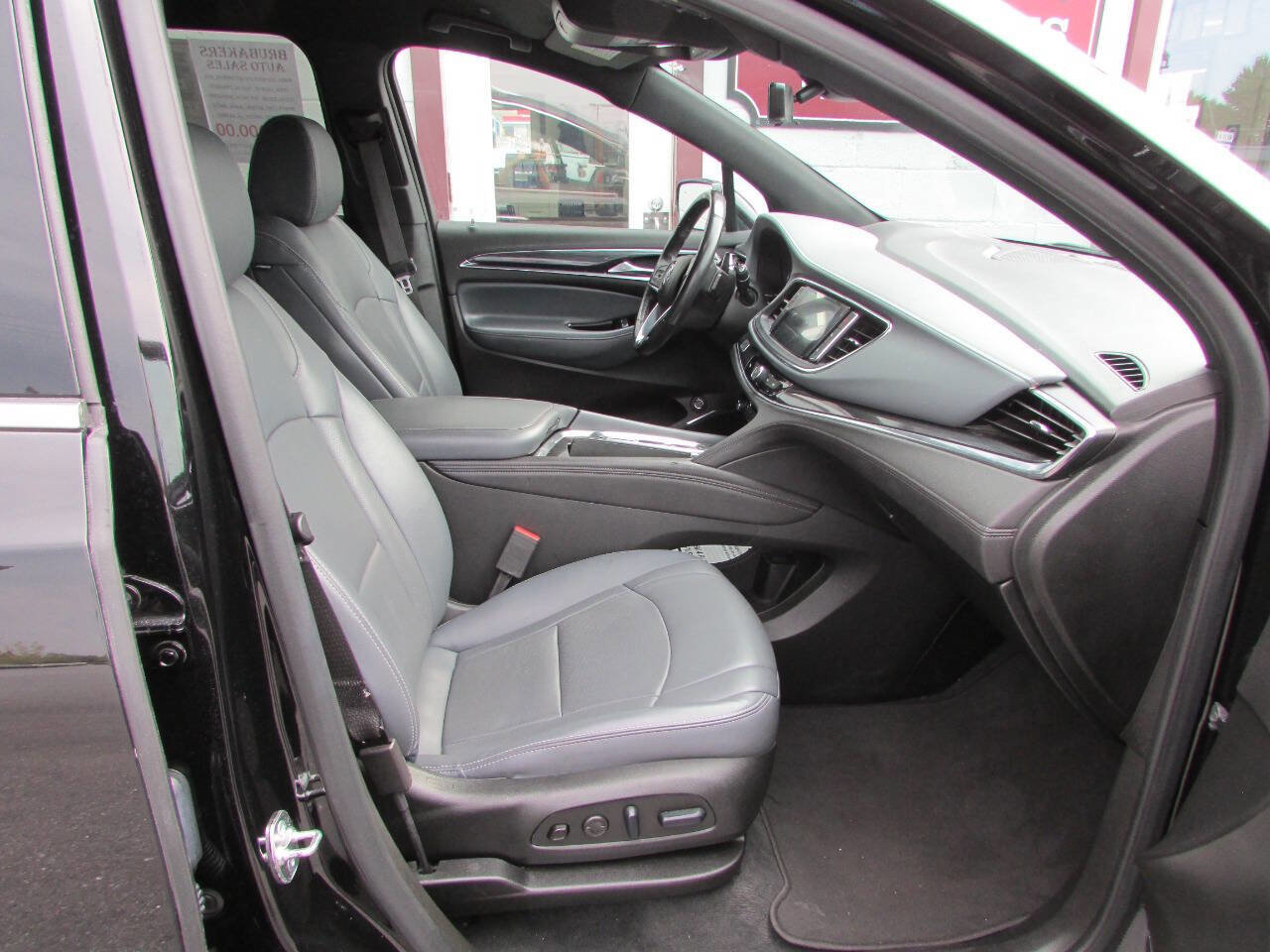 Used 2024 Buick Enclave Premium image 4