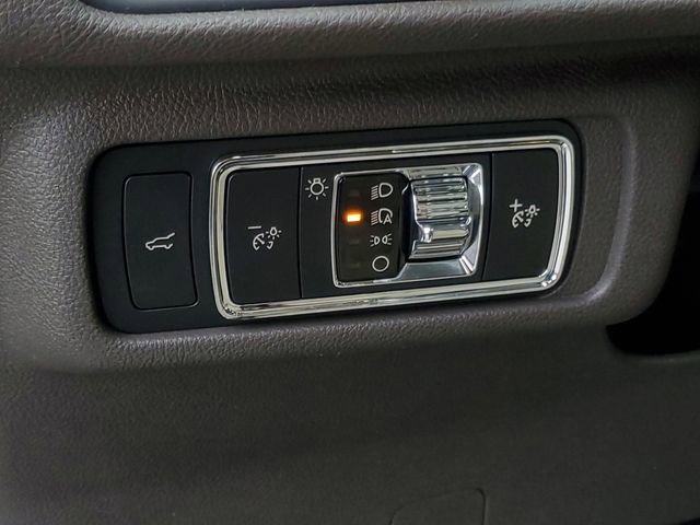 Used 2020 Lincoln Corsair AWD w/ Premium Package image 17