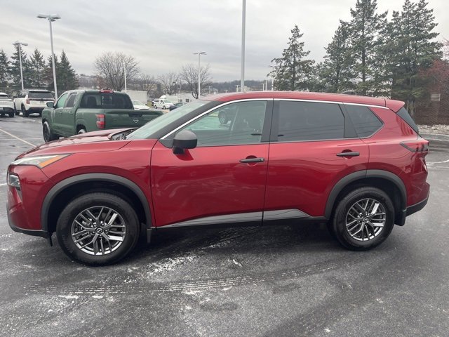 Used 2025 Nissan Rogue S image 4