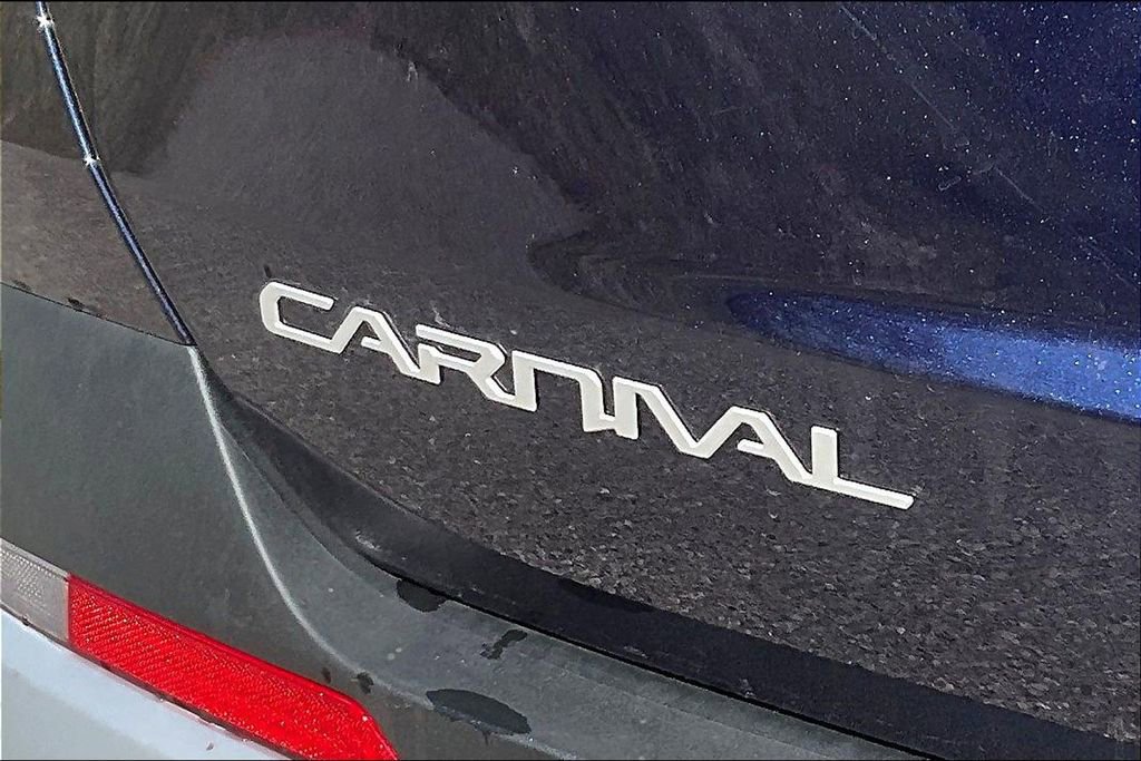 New 2026 Kia Carnival EX FWD image 9