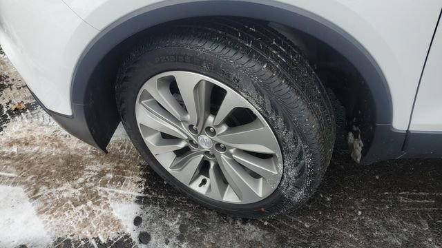 Used 2019 Buick Encore Preferred image 3