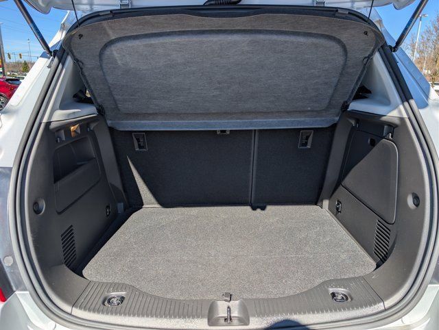 Used 2022 Chevrolet Trax LT w/ LT Convenience Package image 19