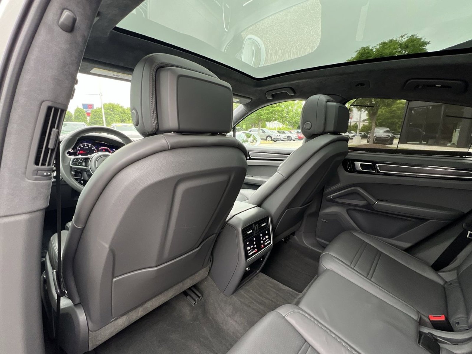 Used 2021 Porsche Cayenne GTS AWD/4WD image 31
