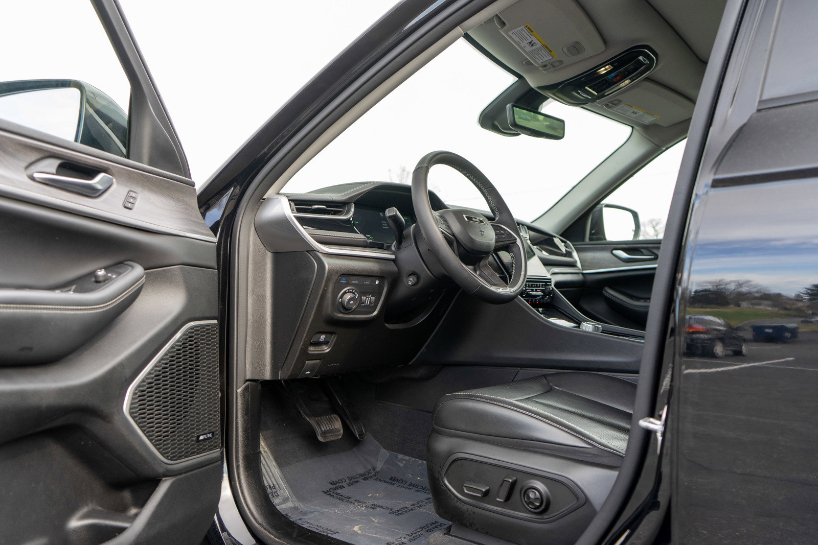 Used 2022 Jeep Grand Cherokee Limited 4xe w/ Luxury Tech Group II AWD/4WD image 14