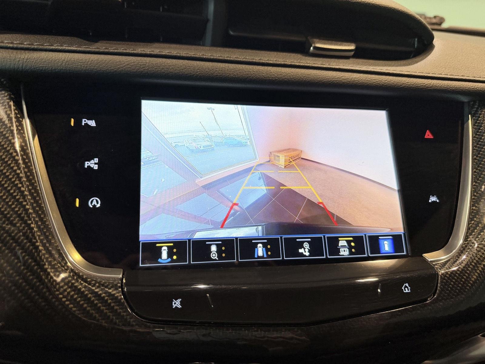 Used 2024 Cadillac XT6 Sport w/ Technology Package AWD/4WD image 45