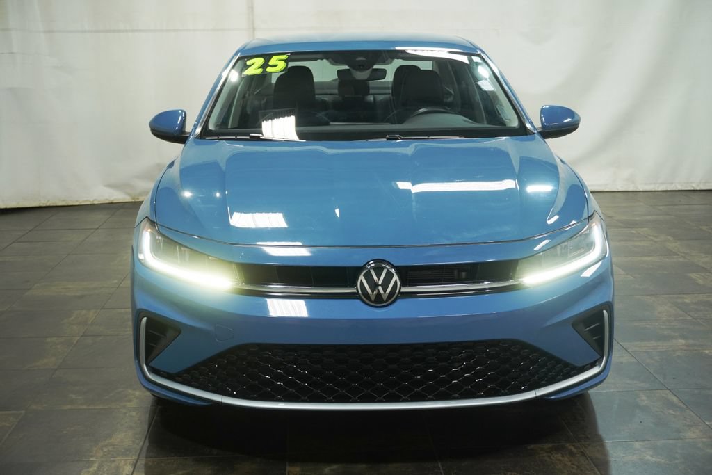 Used 2025 Volkswagen Jetta SE FWD image 7
