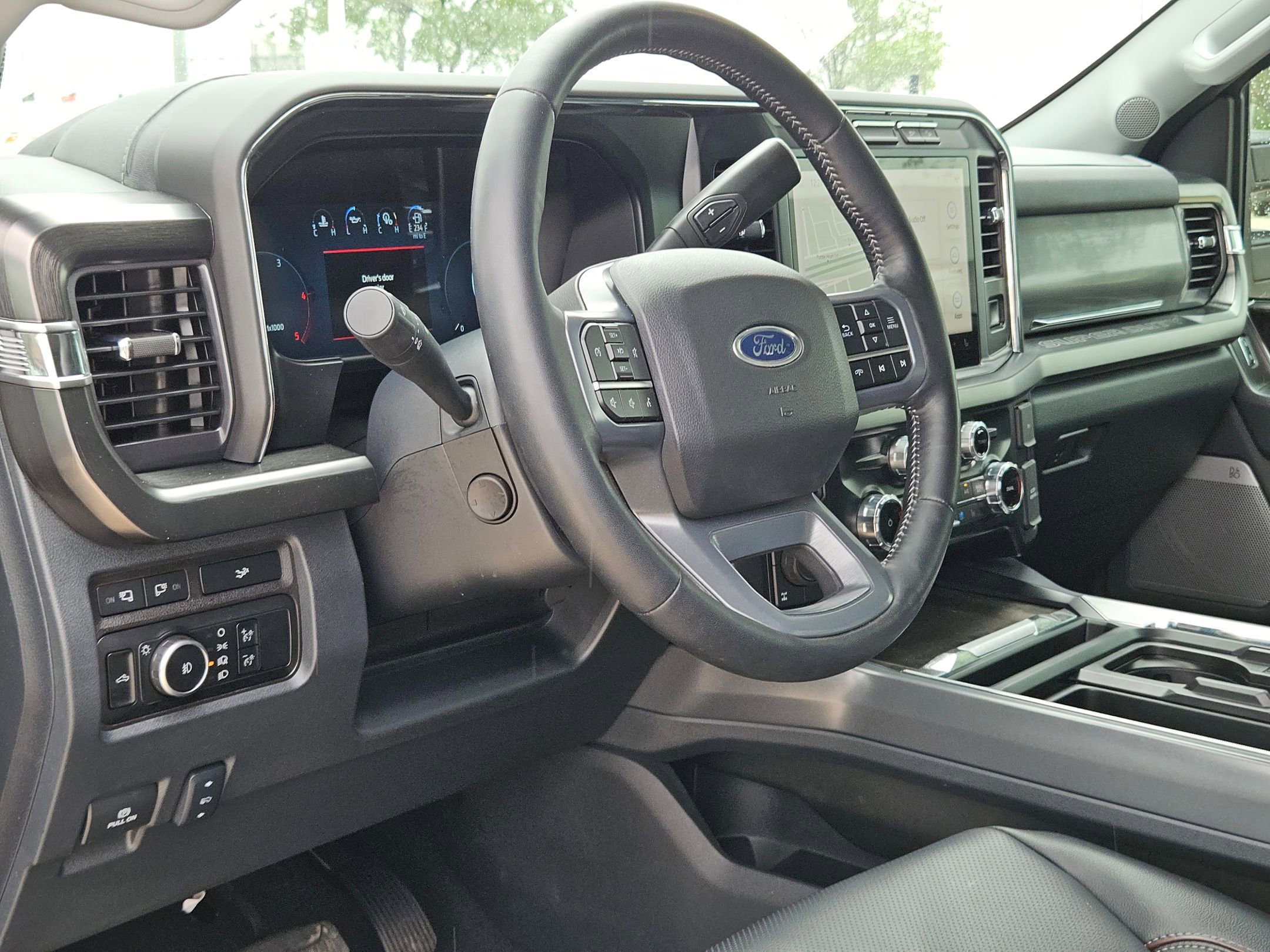 Used 2024 Ford F250 Lariat w/ Black Appearance Package image 10