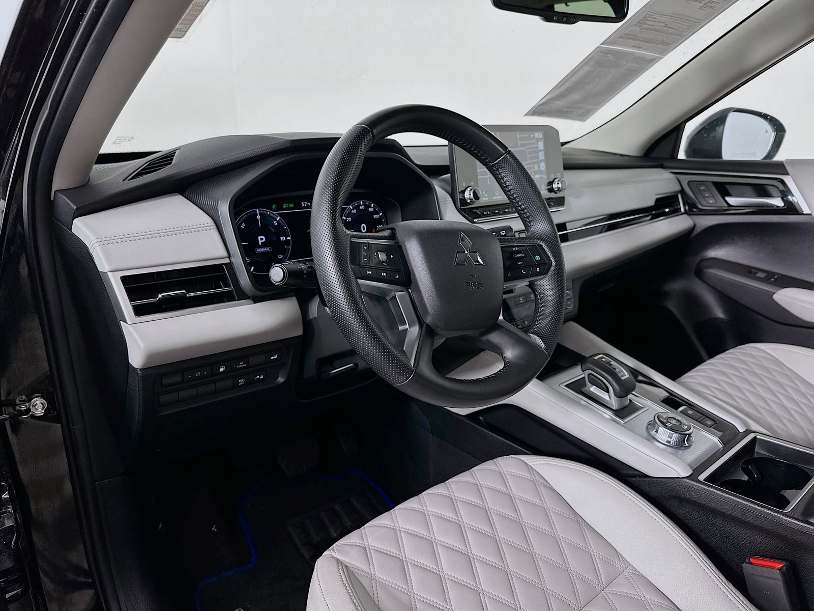 Used 2024 Mitsubishi Outlander SEL Black Edition image 10