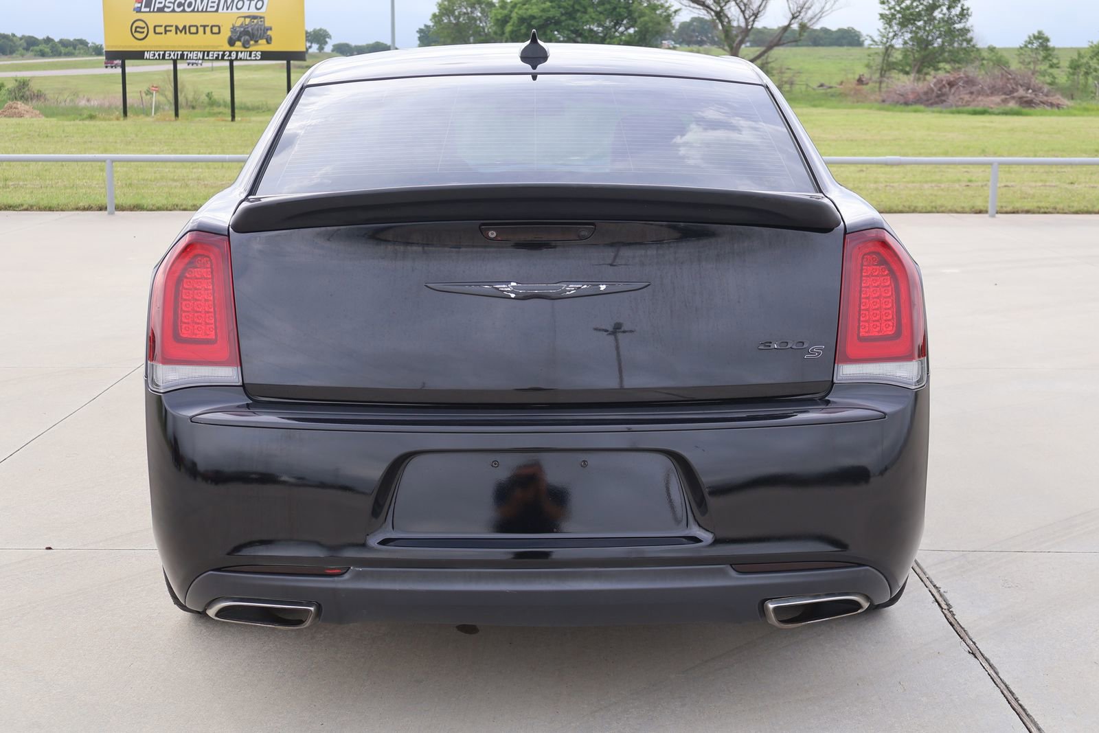 Used 2018 Chrysler 300 S RWD image 7