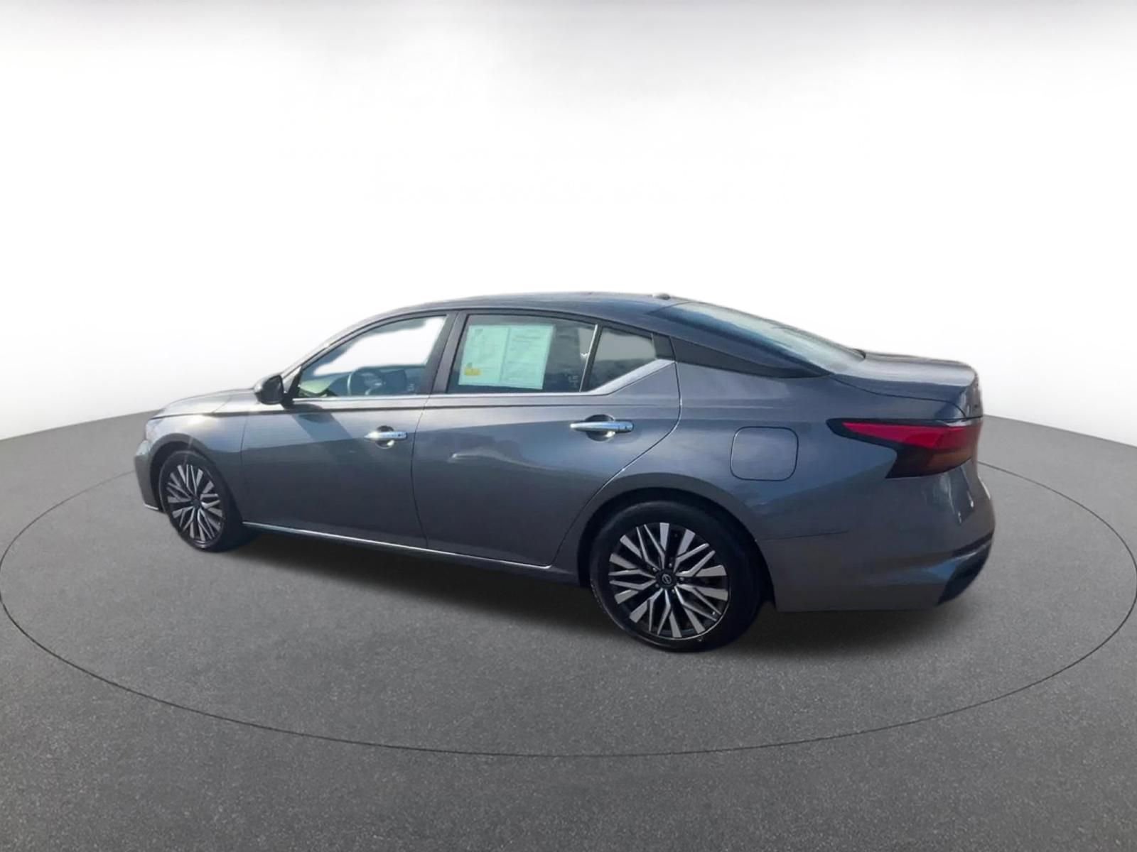 Used 2023 Nissan Altima 2.5 SV FWD image 10