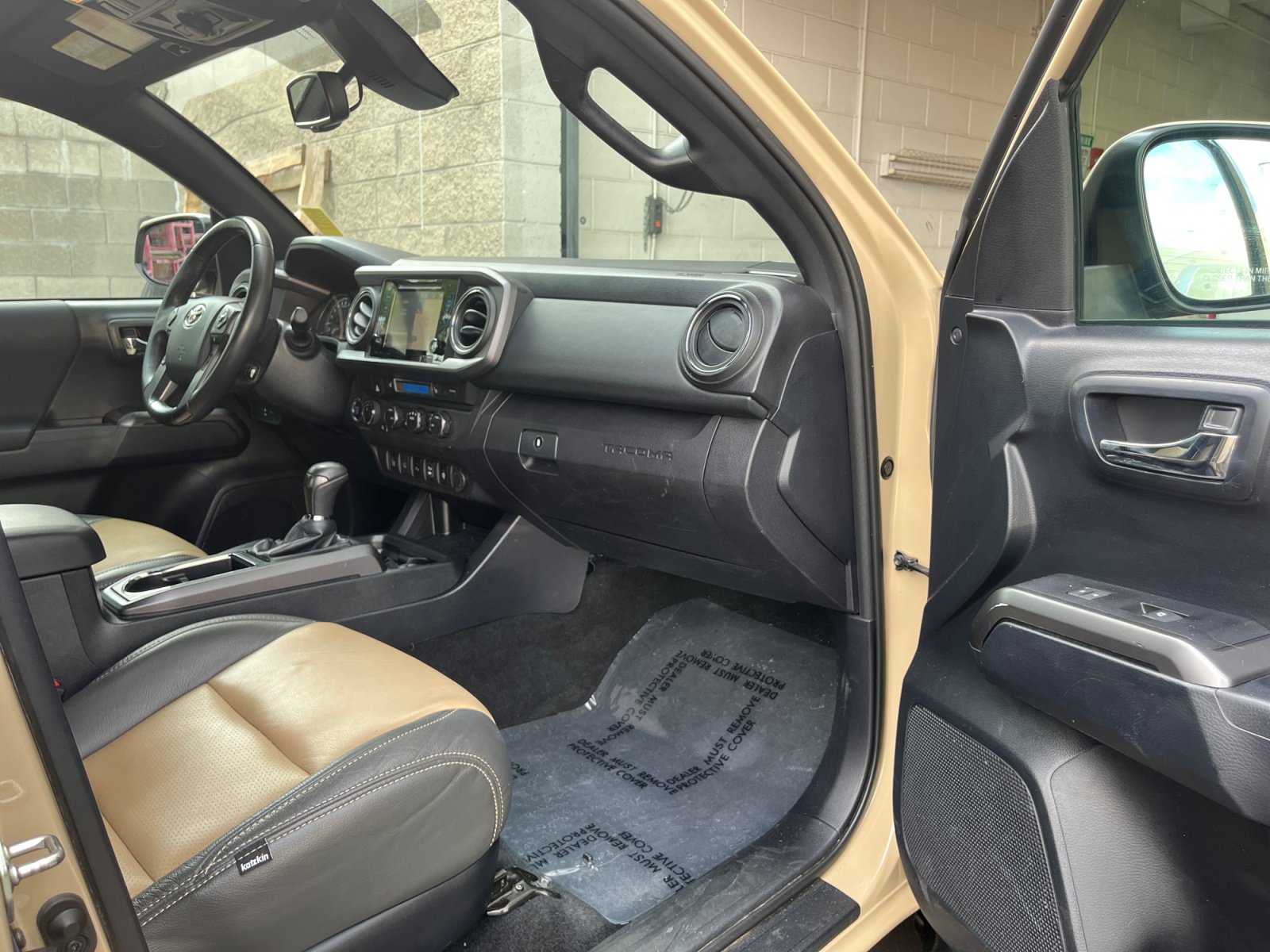 Used 2019 Toyota Tacoma TRD Off-Road w/ Technology Package AWD/4WD image 26