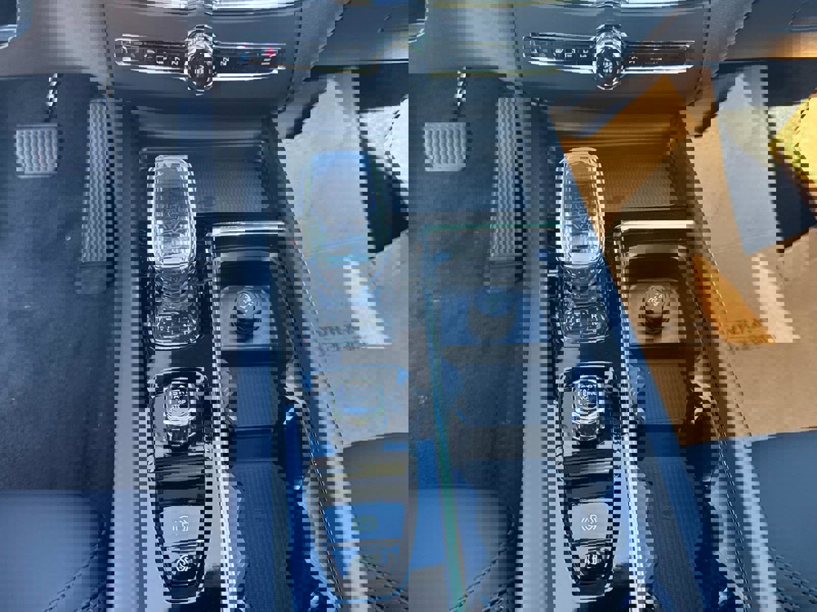 New 2026 Volvo XC60 B5 Plus w/ Climate Package image 24