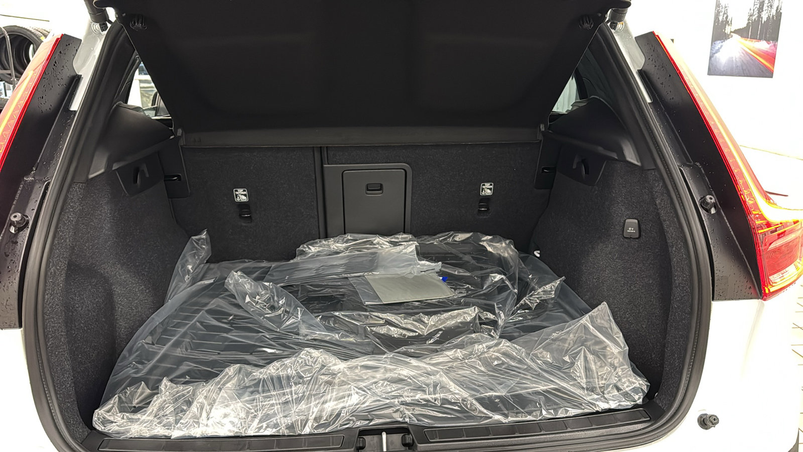 New 2026 Volvo XC40 B4 Plus w/ Climate Package FWD image 29